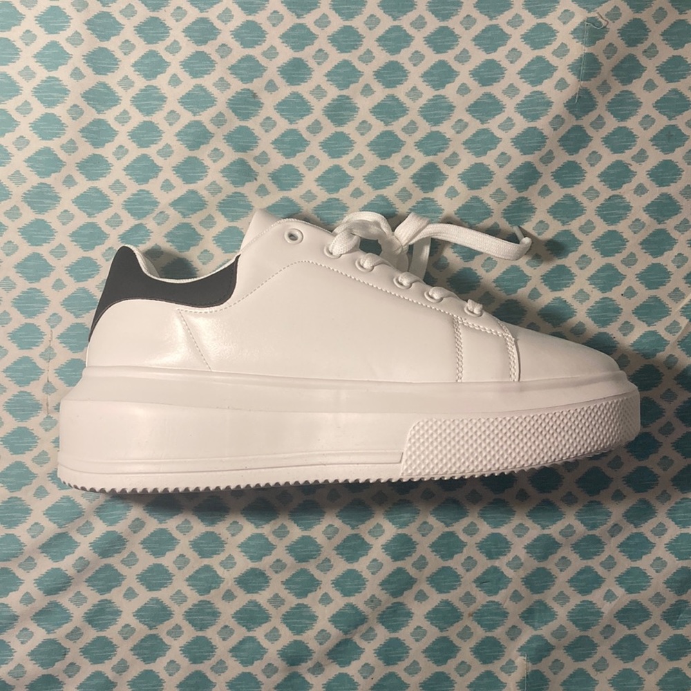 Asos Truffle sneakers white with black tab